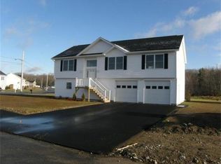 1 Dominique Dr, Webster, MA 01570