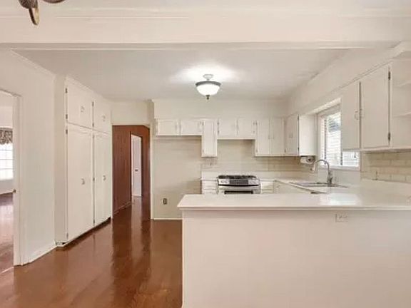 2nd image of 206 Beverly Dr