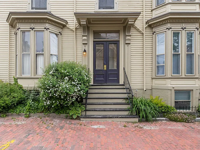 256 Vaughan St — Photo 7