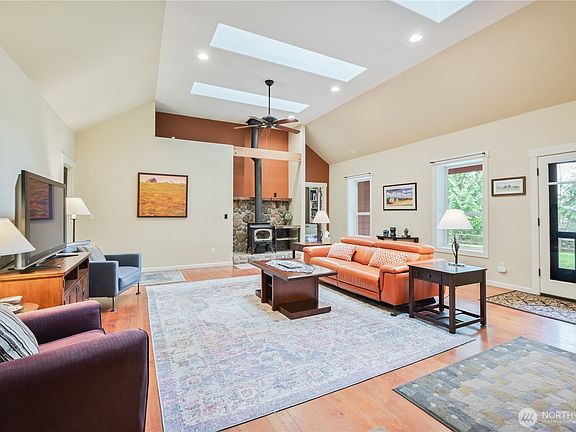 5th image of 180 Trinity Drive