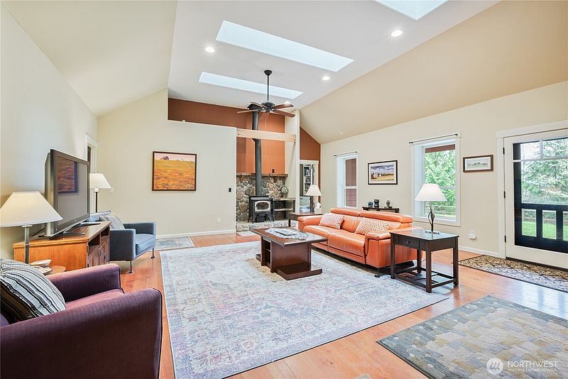 5th image of 180 Trinity Drive