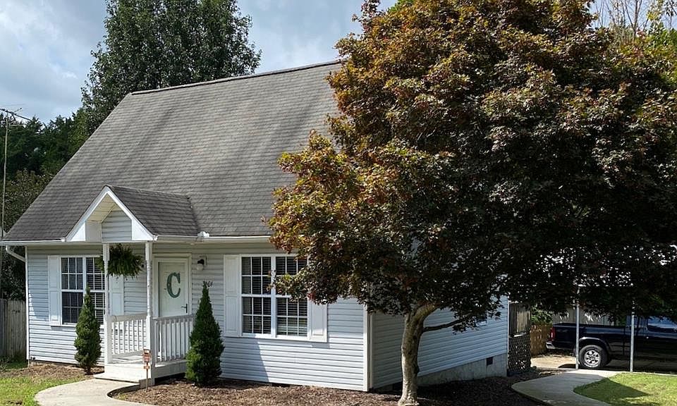 1st image of 3101 Holly Brook Cir NE