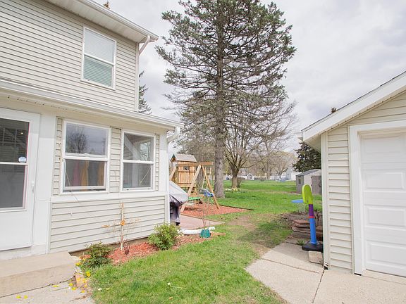 3rd image of 1207 River Dr