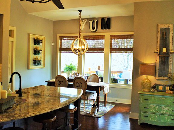 Kitchen/Dining Area