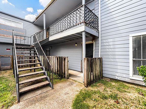 3rd image of 5625 Antoine Dr APT 307