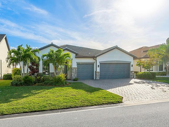 3rd image of 752 SE Villandry Way