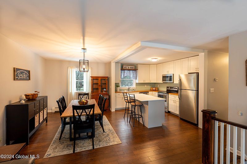 4th image of 25 Hoyt Avenue