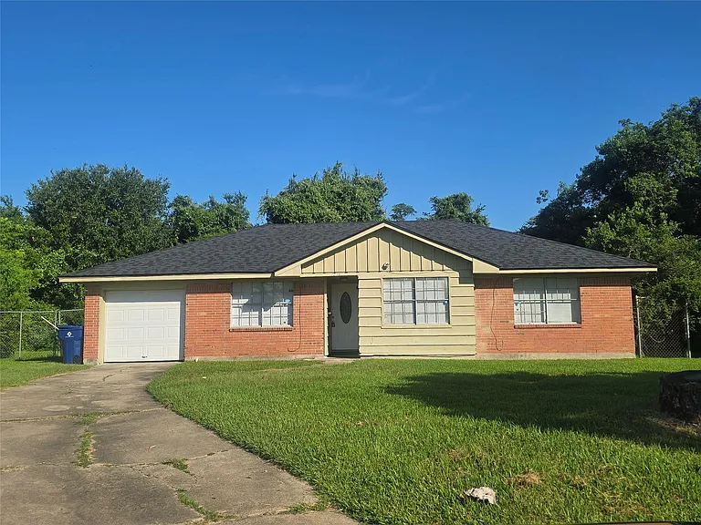 7518 Hummingbird Ln — Photo 1