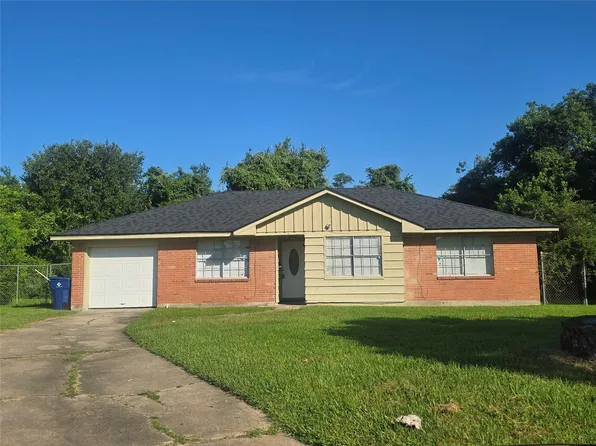 7518 Hummingbird Ln, Texas City, TX 77591