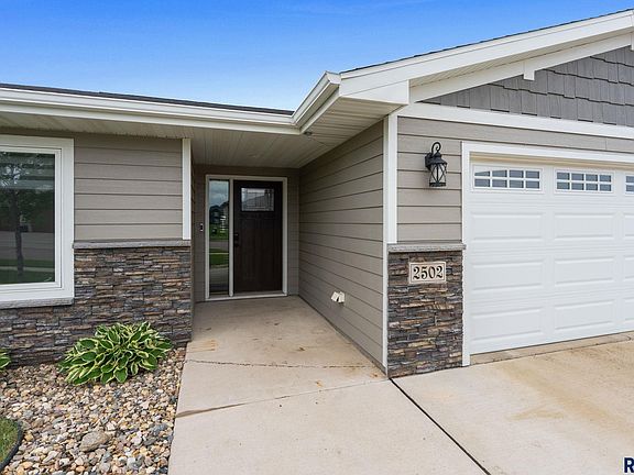 2nd image of 2502 N Lammers Ct