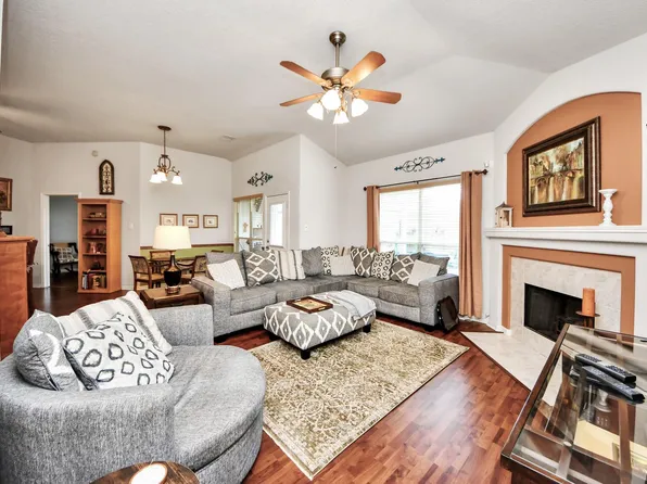 9818 Lynette Falls Dr, Houston, TX 77095