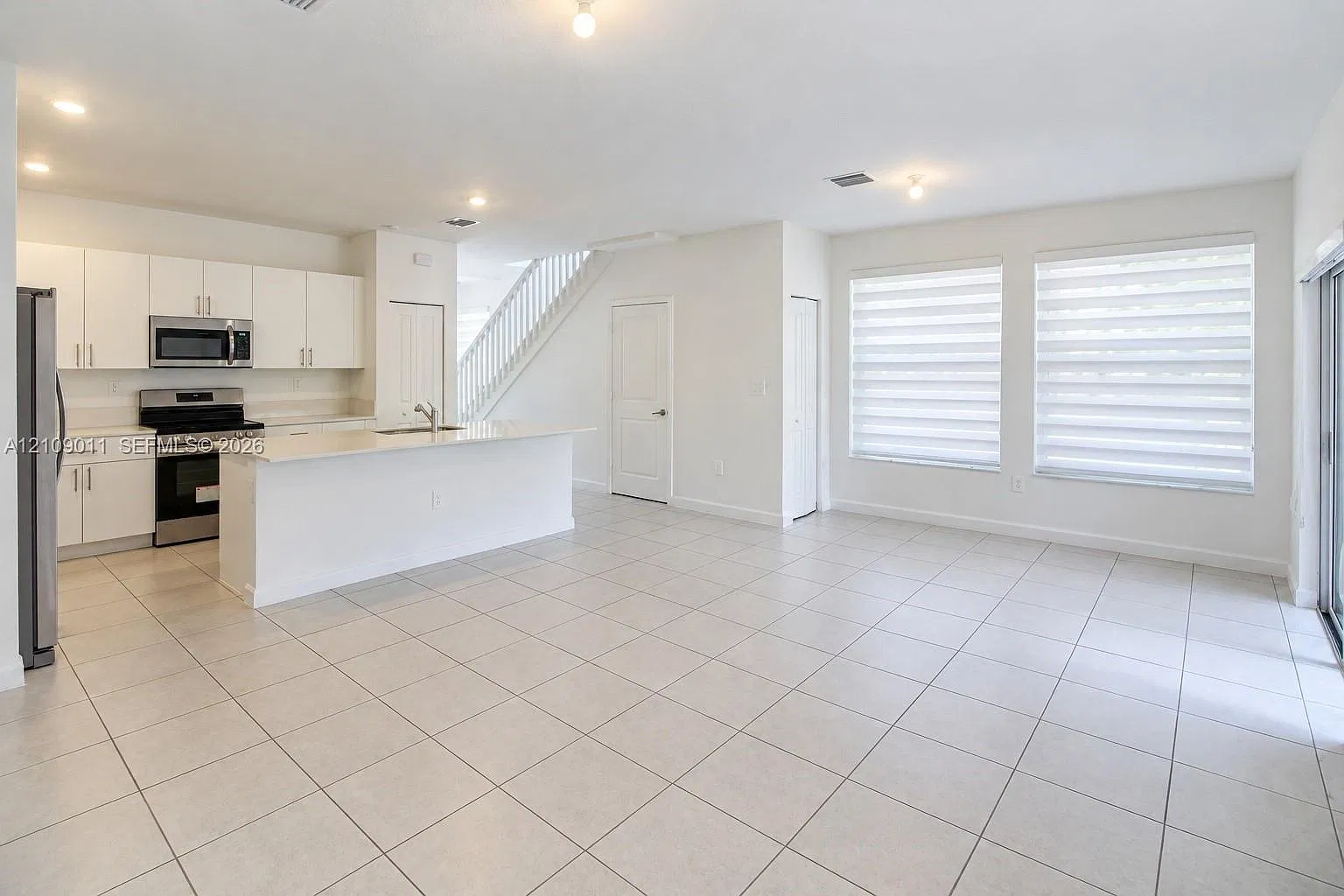4 bed, 2.5 bath, 1872 sqft, $3,250 — Photo 2