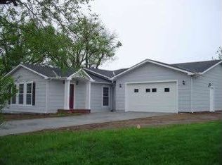 515 E 33rd Ave, Winfield, KS 67156