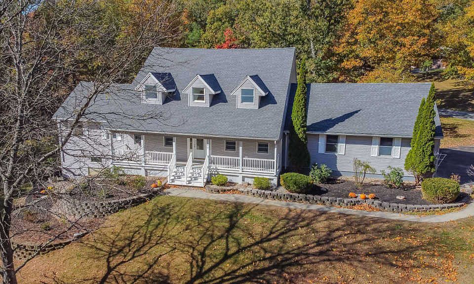 1st image of 165 Oak Leaf Cir