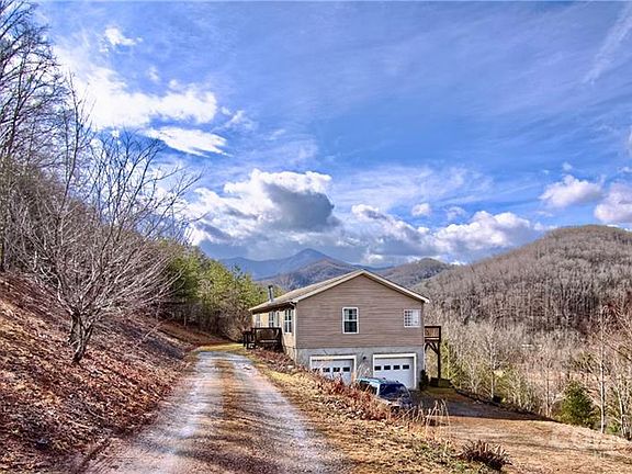 3rd image of 30 Honey Locust Ln