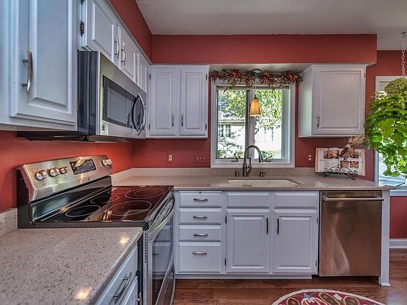 4th image of N22W24080 Cloister Cir