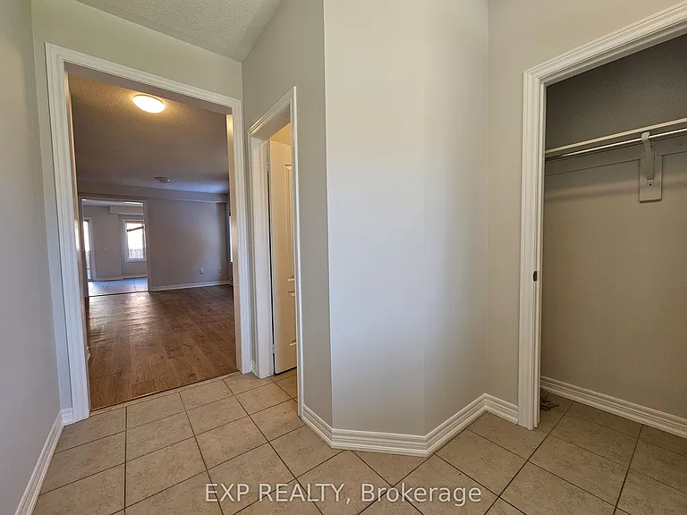 561 Settlers Rd W — Photo 11