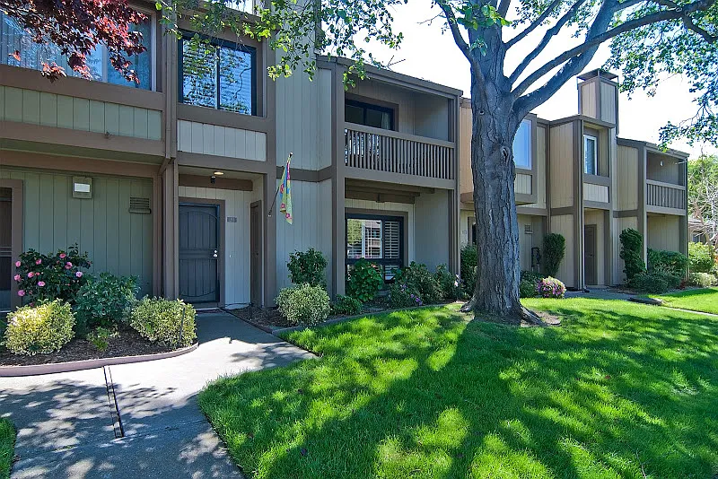 1112 Island Dr photo 1
