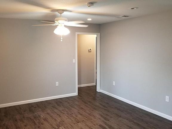 5th image of 613 Oakridge Cir
