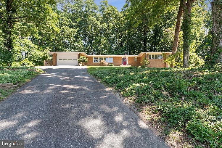 1st image of 5 Woodberry Ct