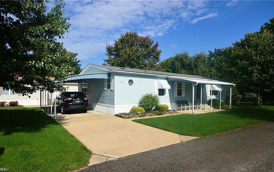 1st image of 14 Maple Dr #14