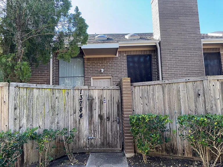 13784 Hollowgreen Dr — Photo 19