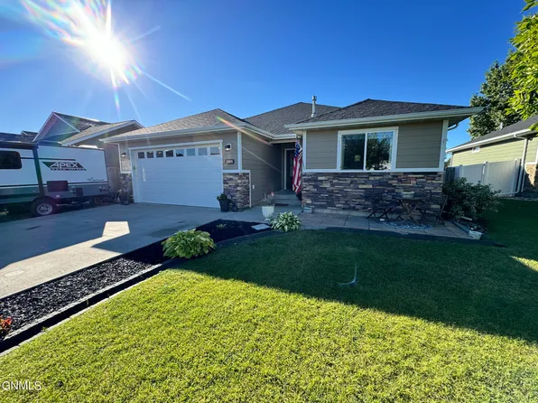 2005 23rd St W, Williston, ND 58801