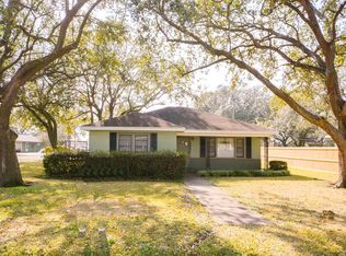 3841 Charles Ave, Groves, TX 77619