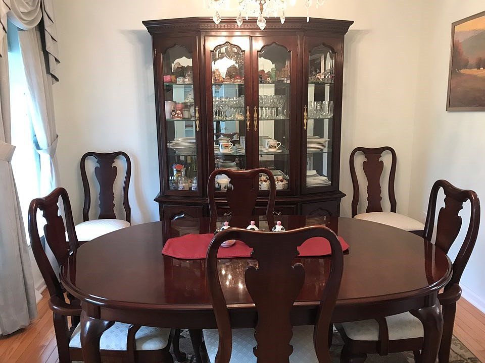 2nd image of 7 Meadow Run