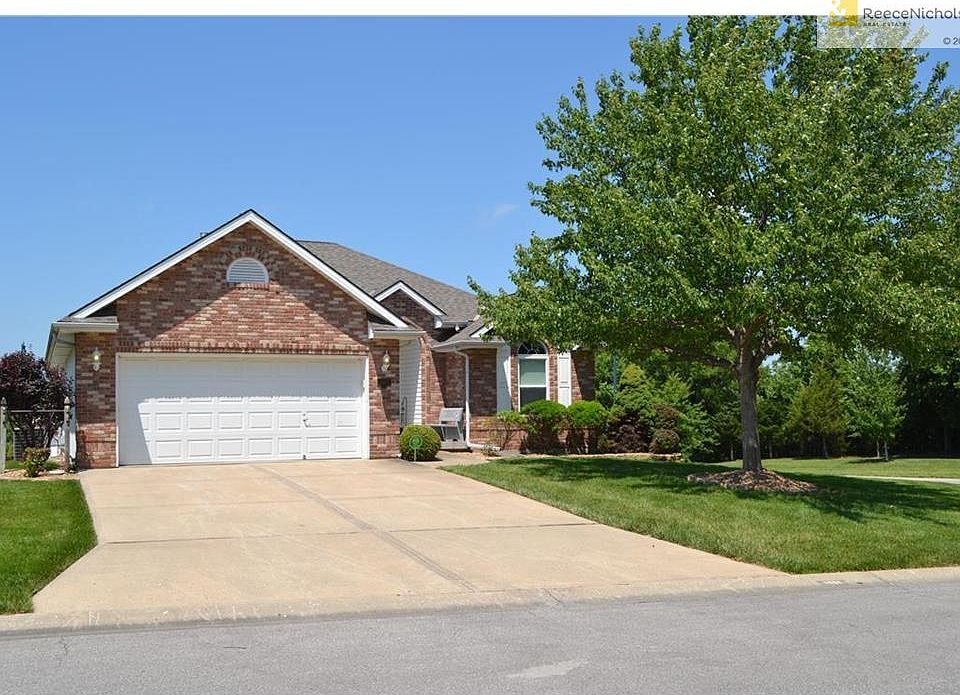1st image of 3208 S Victoria Dr