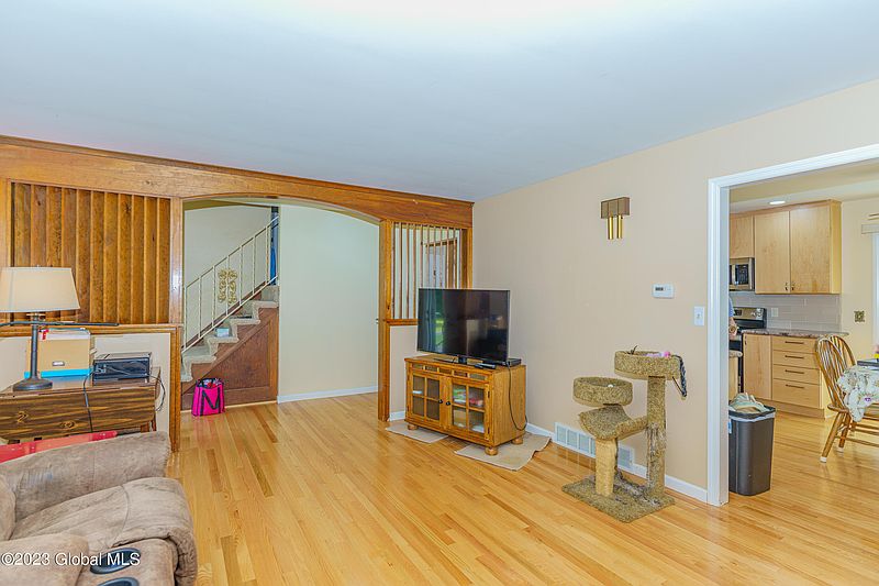 5th image of 2194 Ghents Road
