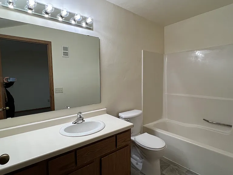 Londonderry Lofts — Photo 7