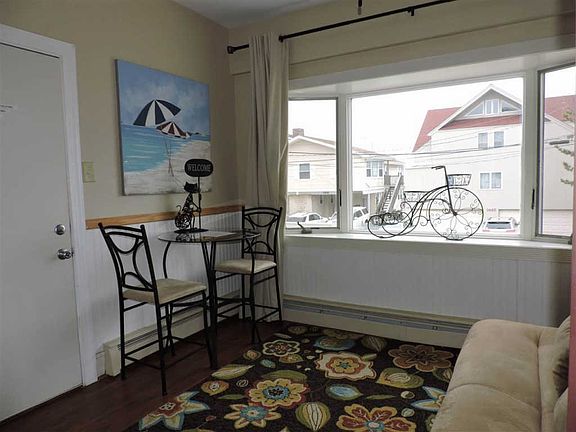4th image of 1446 Ocean Ave #3