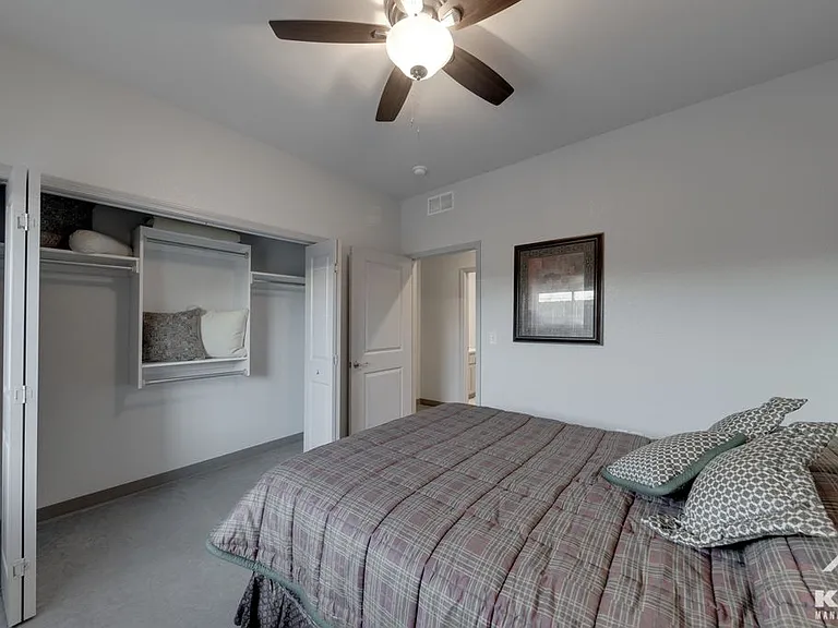 Indian Point Apartments — Photo 14