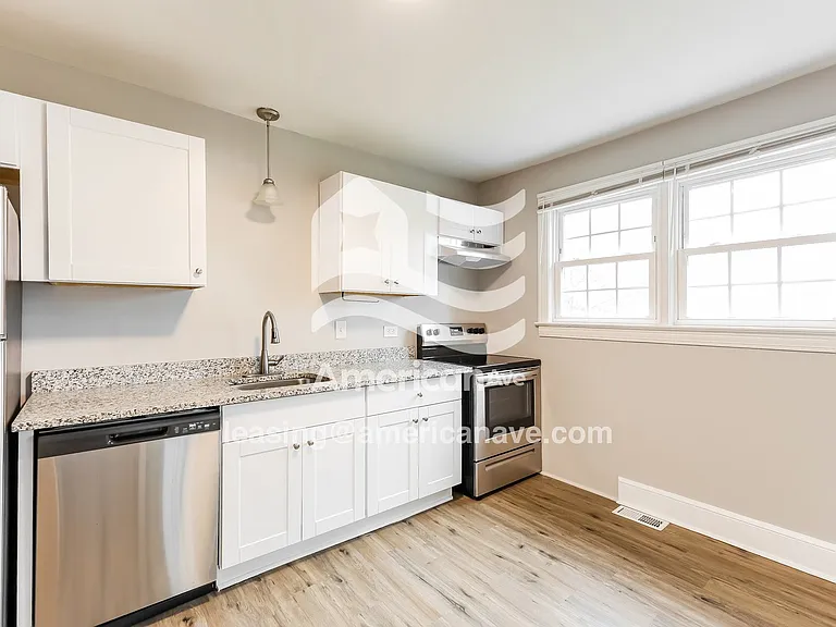 1325015_008_kitchen_8.jpg