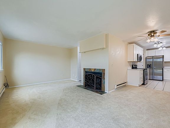 Livingroom/Dining nook/ Kitchen