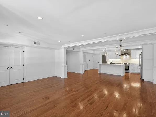 200 W Wayne Ave APT 1, Wayne, PA 19087