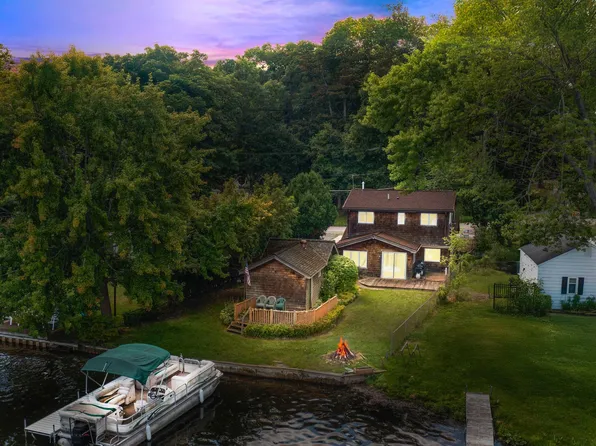 671 Lakeshore Dr, Columbiaville, MI 48421
