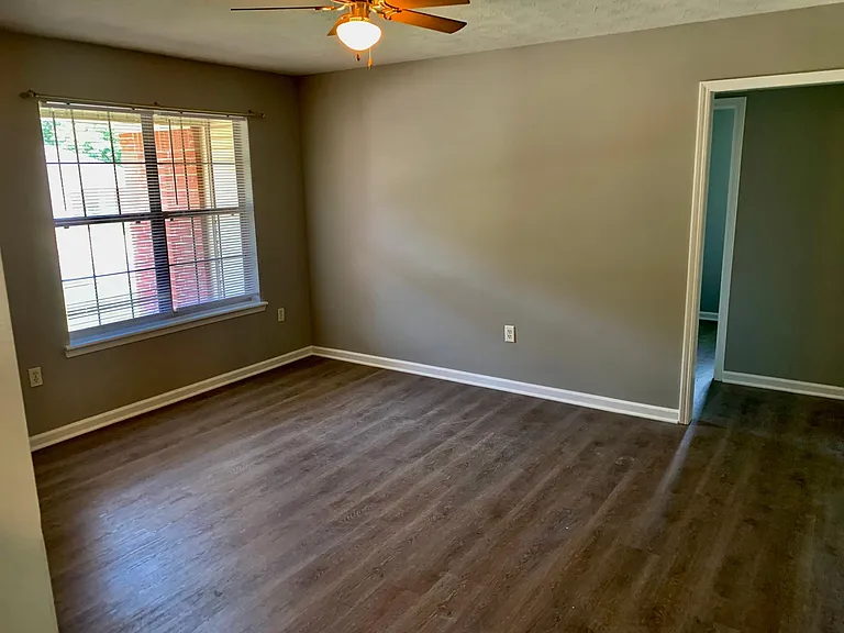 1645 Southern Hills Dr — Photo 2