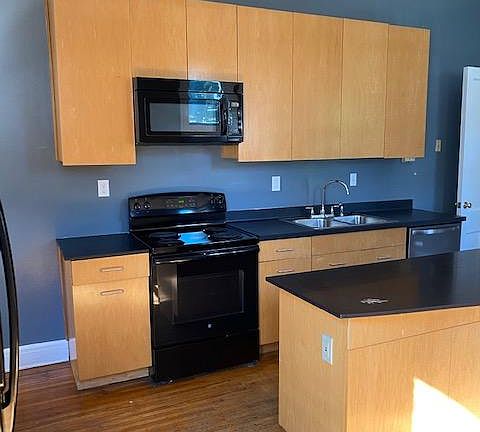 3rd image of 301 Linwood Ave APT 1