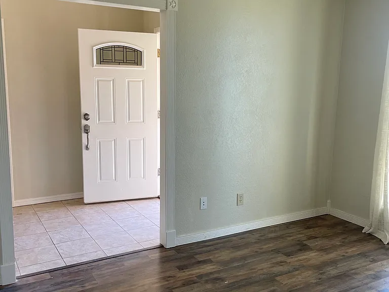 2215 Hunters Gln — Photo 9