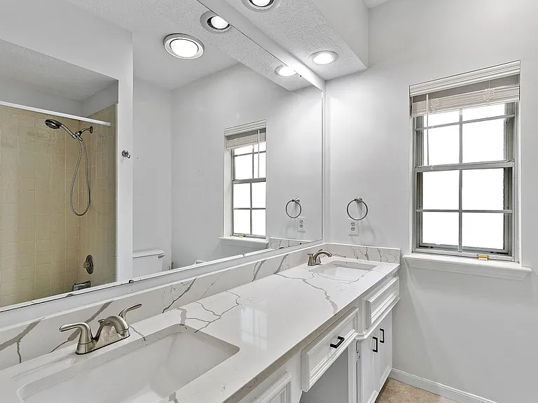 5622 Woodland Creek Dr — Photo 18