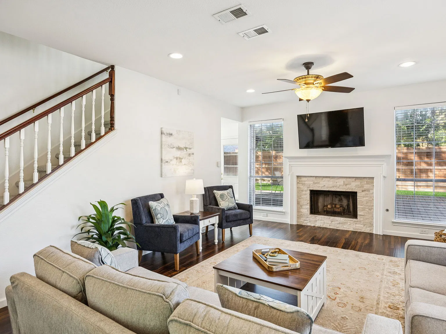 3 bed, 2.5 bath, 1708 sqft, $7,225 — Photo 2