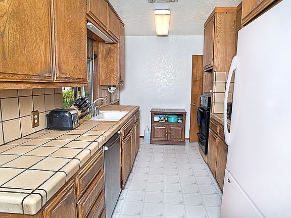 3rd image of 6932 Lurline Ave