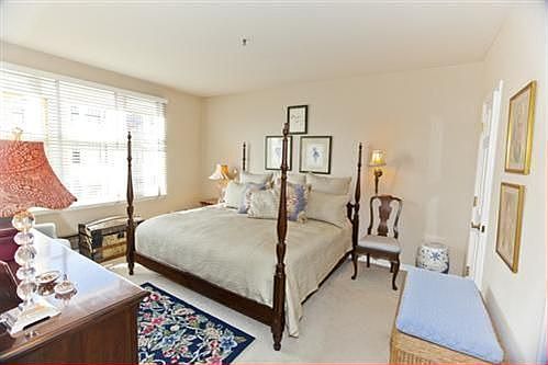 5th image of 3701 Divisadero St APT 202