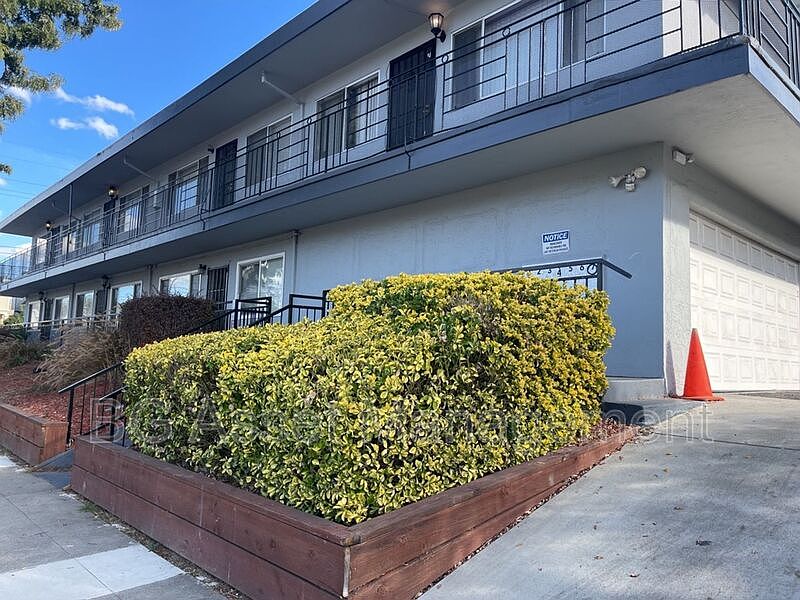 1st image of 2244 12th Ave APT 4