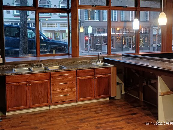 5th image of 5727A Dunsmuir Ave