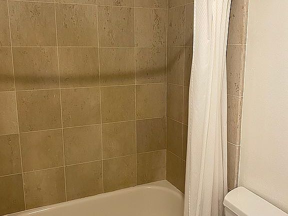 5th image of 330 S Mentor Ave Unit 232