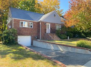 244 Dorincourt Rd, Fort Lee, NJ 07024