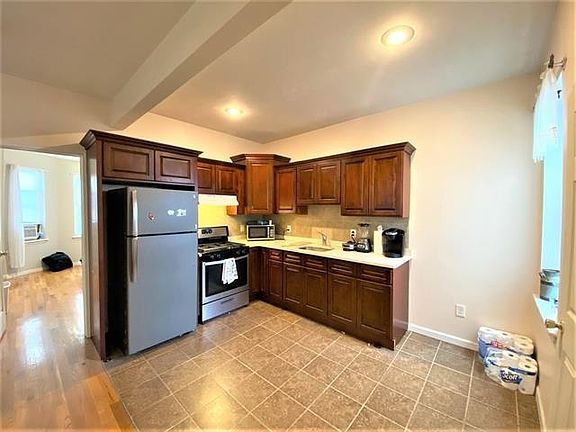 5th image of 127 W 19th St APT 5